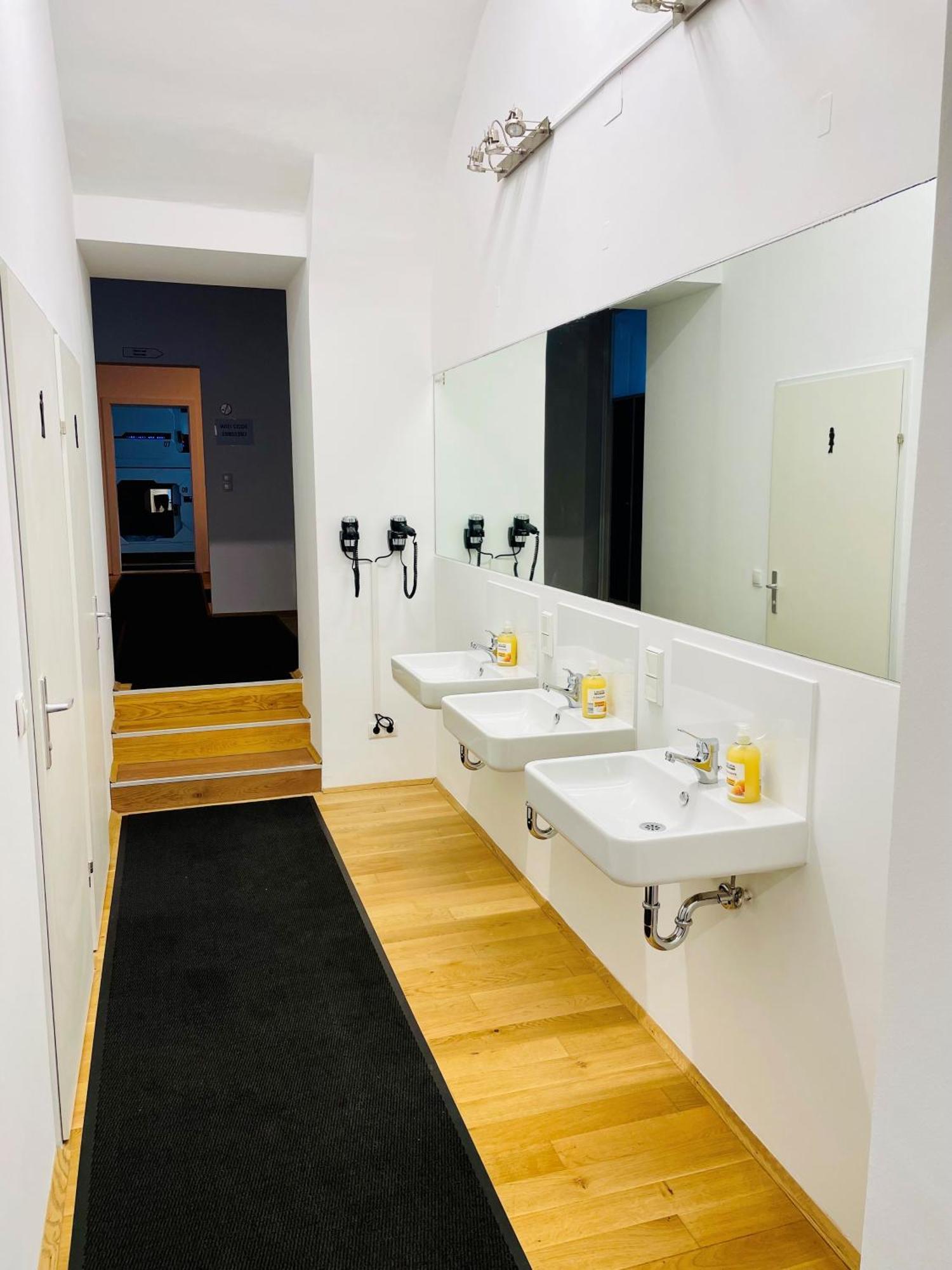 Space Home Apartment - Downtown Wenen Buitenkant foto
